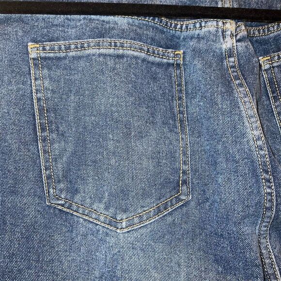 Pretty Little Thing Women's Size 14 Blue Straight Jeans Medium Wash - Picture 3 of 9